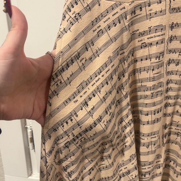 Effie’s Heart Large Musical Note Print Sleeveless Dress with Pockets - Picture 4 of 4